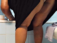 Salle de bains, Sous la jupe, Voyeur