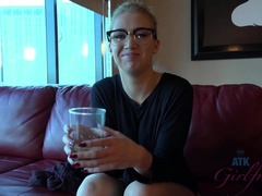 Leie, Bad, Blondine, Freundin, Brille, Piercing, Pov, Rasiert