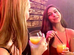 Leie, Grosser arsch, Grosse titten, Handjob, Interrassisch, Latina, Lesbisch, Milf