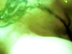 Sucer une bite, Gode, Hard, Hd, Lesbienne, Tatouage, Mouillée