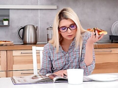 Enthousiasteling, Blond, Pijpbeurt, Likken, Natuurlijke tieten, Geschoren, Mager, Tiener