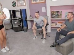 Rubia, Doble penetracion, Penetracion con dedos, Lesbiana, Lamidas, Adolescente, Trio, Tetas