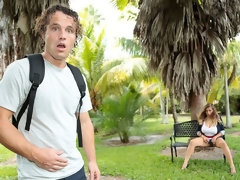 Gorda, Culo grande, Pajear, Masturbación, Madres para coger, Tetas naturales, Al aire libre, Voyeur