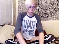 18yo blond punk Boy Wanks His Large salami • more on gaywebcamshow.net