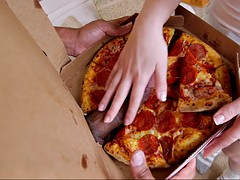 joseline kelly worshipped the pizza delivery guy's big black cock