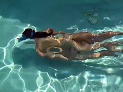 Grosse titten, Braunhaarige, Hardcore, Pool, Öffentlich, Erotischer film, Jungendliche (18+), Unter wasser