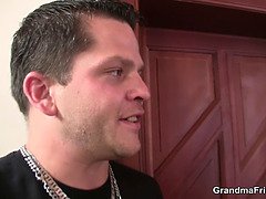 Большой член, Большие сиськи, Постарше, Зрелые, Милф, Мамочка, Кричащие, Втроем