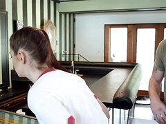 Sucer une bite, Plantureuse, Éjaculation interne, Mignonne, Hd, Mamelons, Adolescente, Nénés