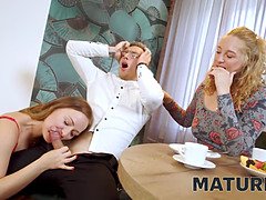 Blondine, Geile alte tussi, Frau frau mann, Hd, Reif, Russisch, Stiefmutter, Flotter dreier