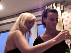 18 ans, Blonde, Collège université, Tir de sperme, Groupe, Petite femme, Adolescente, Voyeur