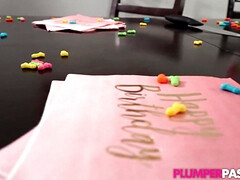 Mooie dikke vrouwen, Grote mammen, Handbeurt, Hardcore, Huisgemaakt, Interraciaal, Moeder die ik wil neuken