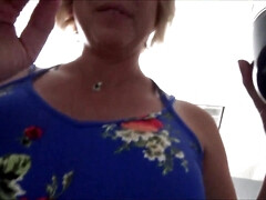 Enthousiasteling, Grote mammen, Blond, Pijpbeurt, Rondborstig, Hardcore, Moeder die ik wil neuken, Gezichtspunt