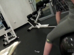 Young Czech couple goes wild in the lapin de gym: Un relations-of-friend POV