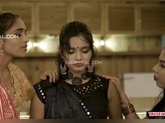 Gros cul, Plantureuse, Éjaculation interne, Tir de sperme, Double pénétration, Branlette thaïlandaise, Indienne, Nénés