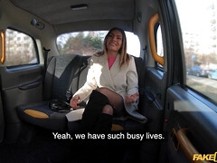 Amateur, Gros seins, Sucer une bite, Plantureuse, Voiture, Gorge profonde, Argent, Pov