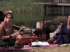 Grosse bite, Gros seins, Sucer une bite, Femme couguar, Érotique, Groupe, De plein air, Softcore