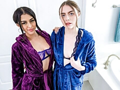 18 ans, Gros cul, Grosse bite, Sucer une bite, En levrette, Pov, Maigrichonne, Adolescente