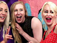 18 jahre, Blondine, Fesselspiele, Cfnm, Kleid, Weibliche domination, Tätowierung, Jungendliche (18+)