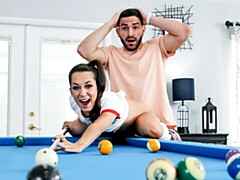 Cul, Grosse bite, Sucer une bite, Brunette brune, En levrette, Seins naturels, Adolescente, Nénés