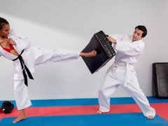 69, Sucer une bite, Brunette brune, En levrette, Pieds, Branlette thaïlandaise, Léchez, Chatte