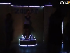 Bruinharig, Openbaar, Strippen