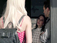 Niñera, Mamada, Besar, Tatuaje, Trio