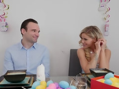 ベッドルーム, デカパイ, ブロンド, フェラチオ, 浮気者, 手コキする, キッチン, 妻