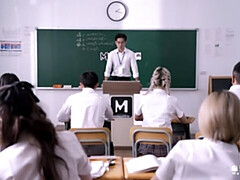 18 años, Culo grande, Verga grande, Tetas grandes, Mamada, Ffm, Japonés, Adolescente