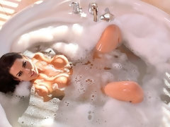 浴室, デカ尻, 黒人, 捕まる, 口内発射, 異人種間, なめる, パイ刷り