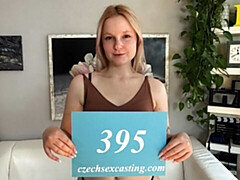 Grote kont, Grote lul, Blond, Pijpbeurt, Hondjeshouding, Moeder die ik wil neuken, Geschoren