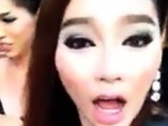 Большие сиськи, Трансы