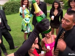 Bekleidet, Spermaladung, Lesbisch, Orgie, Im freien, Satin, Swingers, Nass