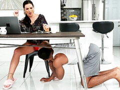 Grosser arsch, Grosser schwanz, Blasen, Braunhaarige, Hundestellung, Interrassisch, Milf, Titten