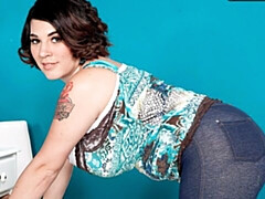 Amateur, Gorda, Culo grande, Penetracion con dedos, Masturbación, Cabello corto, Solo, Estriptis