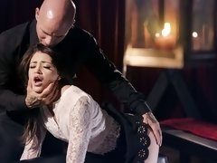 Sucer une bite, Brunette brune, En levrette, Domination, Branlette thaïlandaise, Hard, Adolescente, Nénés