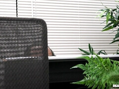 Bruinharig, Aangekleed, Zwart, Brillen, Hardcore, Kantoor, Openbaar, Rok