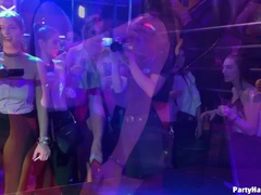 デカチン, 黒人, グループ, 手コキする, ヒール, 異人種間, パーティ, フェラする