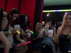 Mamada, Bailar, Interracial, Lesbiana, Orgía, Estrella porno, Intercambio de parejas, Mojado