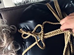 Amarrada, Látex, Vibrador