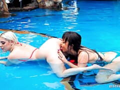 Большая жопа, Большие сиськи, Поцелуи, Лесбиянка, Белье, Мастурбация, Милф, Киски