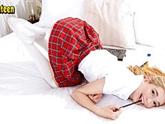 18 jahre, Arsch, Fingern, Natürlichen titten, Dürr, Solo, Entkleiden, Jungendliche (18+)