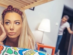 In den arsch, Blasen, Doppelpenetration, Fingern, Handjob, Hardcore, Hotel, Spielzeuge