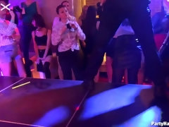 Leie, Arsch, Grosser schwanz, Grosse titten, Braunhaarige, Cfnm, Party, Titten