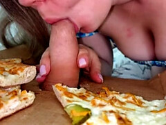 Enthousiasteling, Grote lul, Blond, Pijpbeurt, Hd, Natuurlijke tieten, Russisch, Slikken