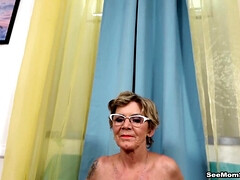 ブロンド, フェラチオ, お婆さん, 手コキする, 熟年, 淫乱熟女, 母, フェラする