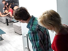 Grosser schwanz, Geile alte tussi, Hundestellung, Oma, Hd, Muschi, Flotter dreier, Eng