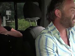 ぽっちゃり, デカパイ, フェラチオ, 車, 手コキする, Hd, 巨大, ポリス