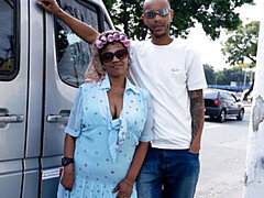 ぽっちゃり, バス, 黒人, Hd, 熟年, ポルトガル人, ラフ, 垂れ乳