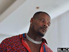 Beauté, Grosse bite, Gros seins, Sucer une bite, Noir ébène, Faciale, Interracial, Nénés