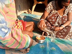 18, アナル, デカ尻, デカパイ, 手コキする, 巨大, インド人, 乳首